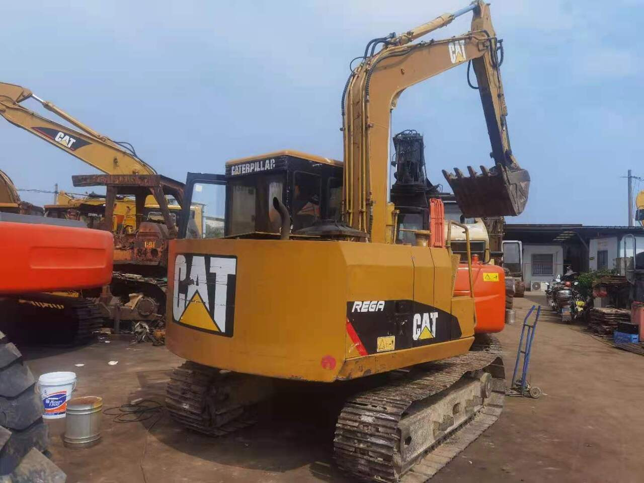 CATERPILLAR E70B - Excavadora de cadenas: foto 3 CATERPILLAR E70B - Excavadora de cadenas: foto 3