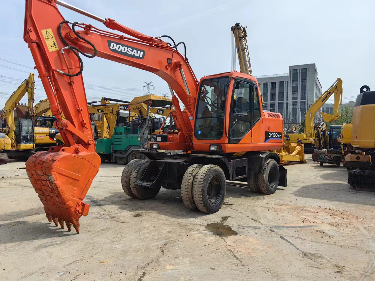 DOOSAN DH150W-7 - Excavadora de ruedas: foto 1 DOOSAN DH150W-7 - Excavadora de ruedas: foto 1