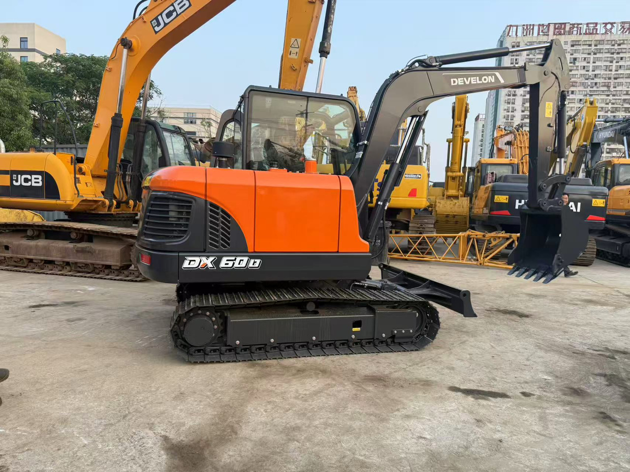 DOOSAN DX60D-10 - Excavadora de cadenas: foto 3 DOOSAN DX60D-10 - Excavadora de cadenas: foto 3