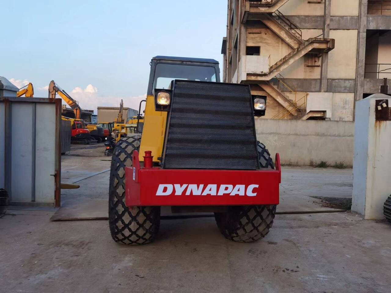 DYNAPAC CA301D-roller - Rodillo: foto 2 DYNAPAC CA301D-roller - Rodillo: foto 2