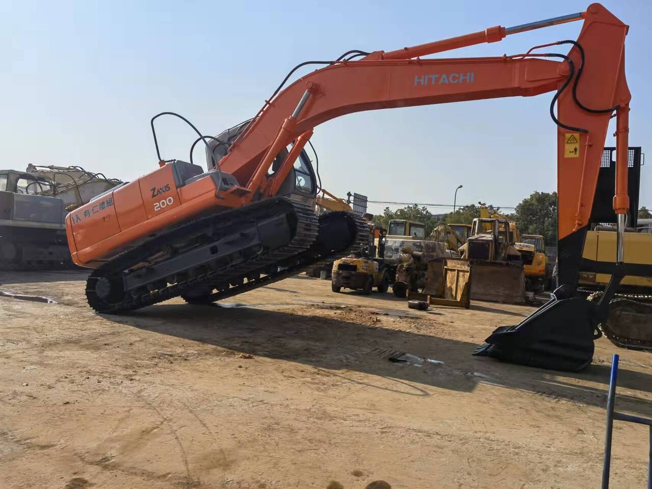 HITACHI ZX200-6 - Excavadora de cadenas: foto 3 HITACHI ZX200-6 - Excavadora de cadenas: foto 3