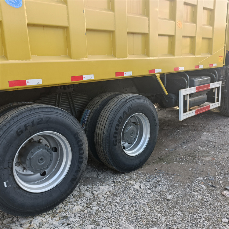 Camión volquete HOWO HOWO 6x4-375 tipper: foto 7 Camión volquete HOWO HOWO 6x4-375 tipper: foto 7