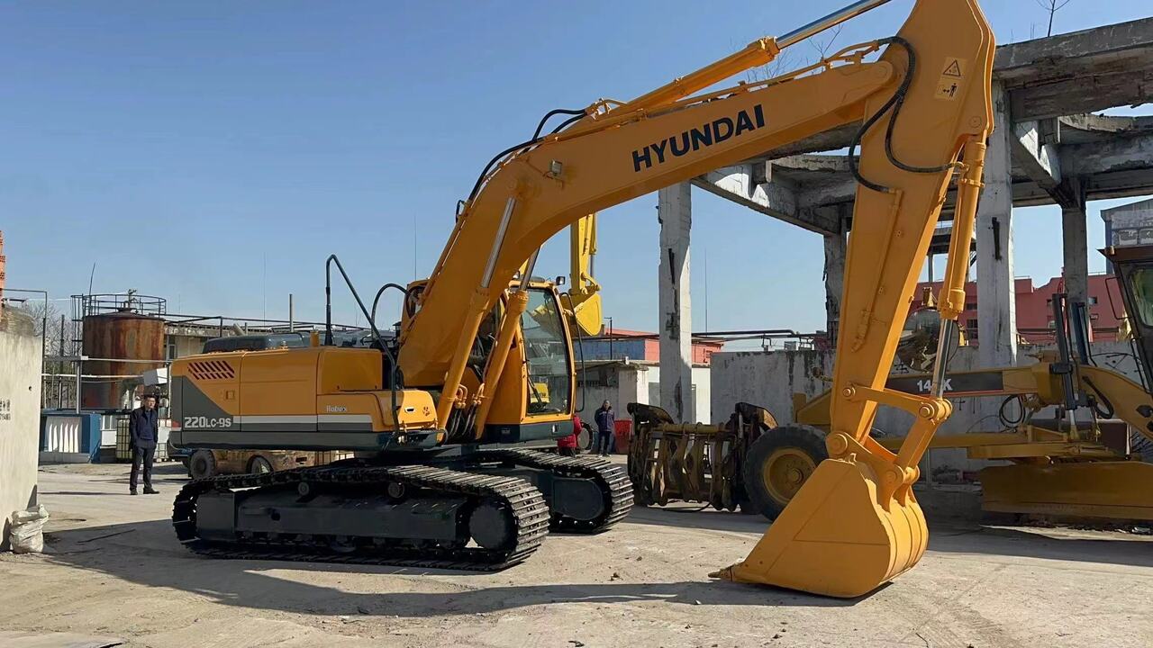 HYUNDAI 220LC-9S - Excavadora de cadenas: foto 2 HYUNDAI 220LC-9S - Excavadora de cadenas: foto 2