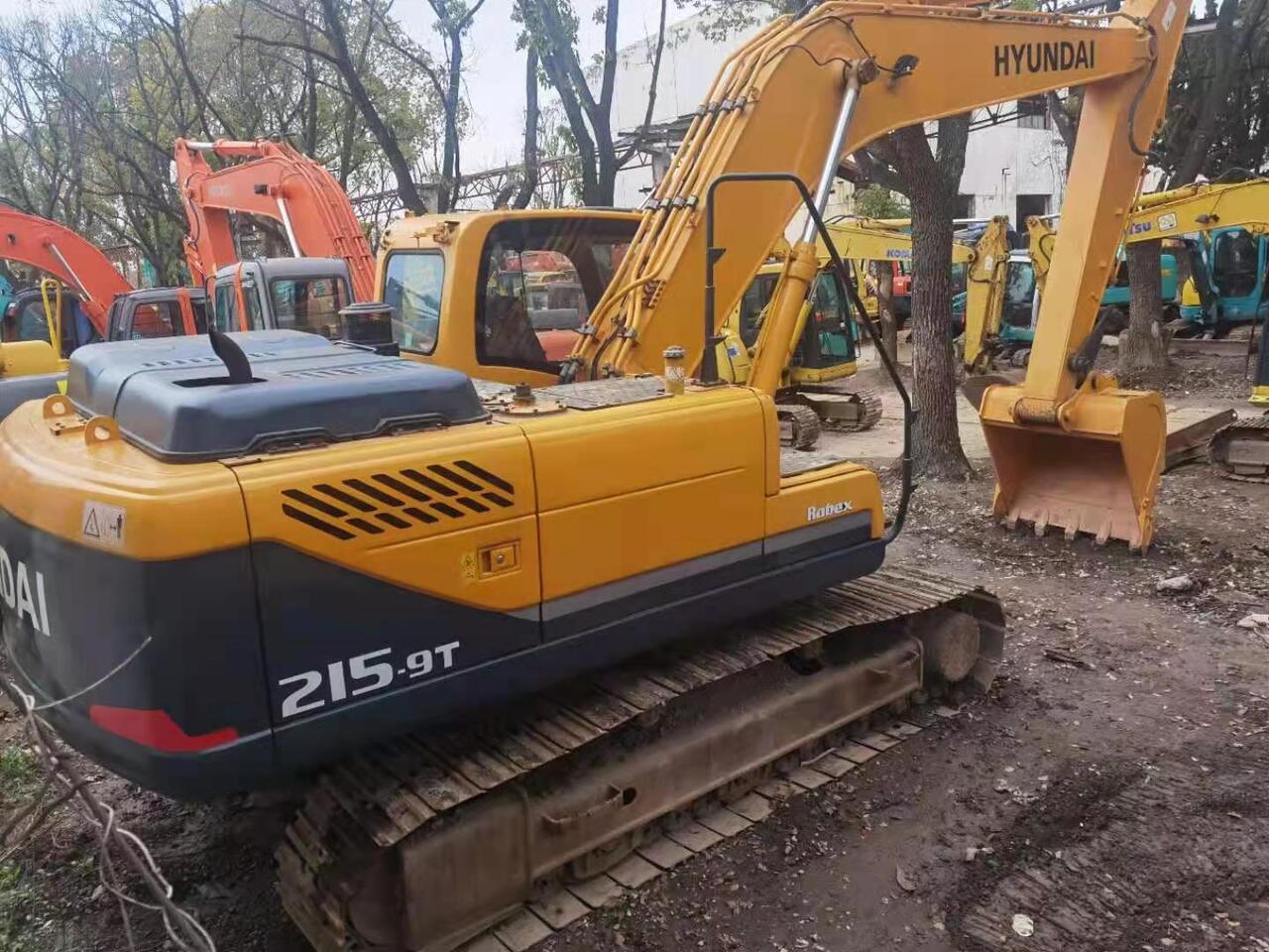 HYUNDAI R215-9T - Excavadora de cadenas: foto 2 HYUNDAI R215-9T - Excavadora de cadenas: foto 2