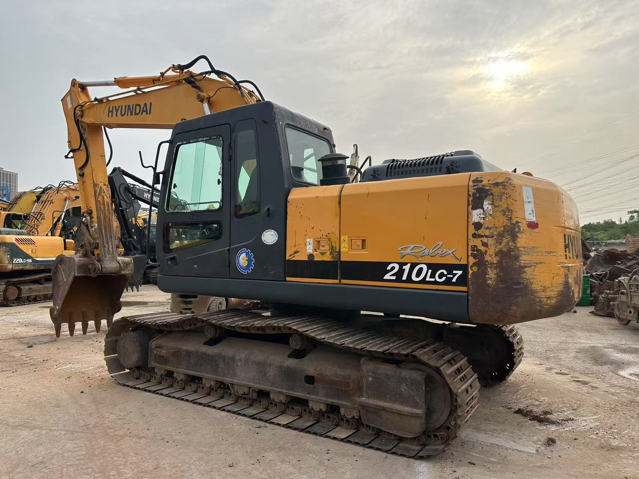 Hyundai R210LC-7 - Excavadora de cadenas: foto 1 Hyundai R210LC-7 - Excavadora de cadenas: foto 1