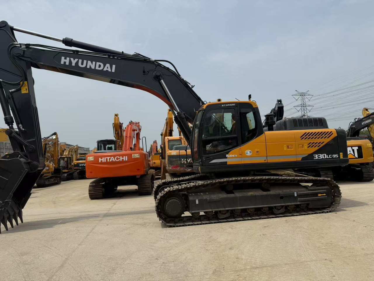 Hyundai R330LC-9S - Excavadora de cadenas: foto 1 Hyundai R330LC-9S - Excavadora de cadenas: foto 1