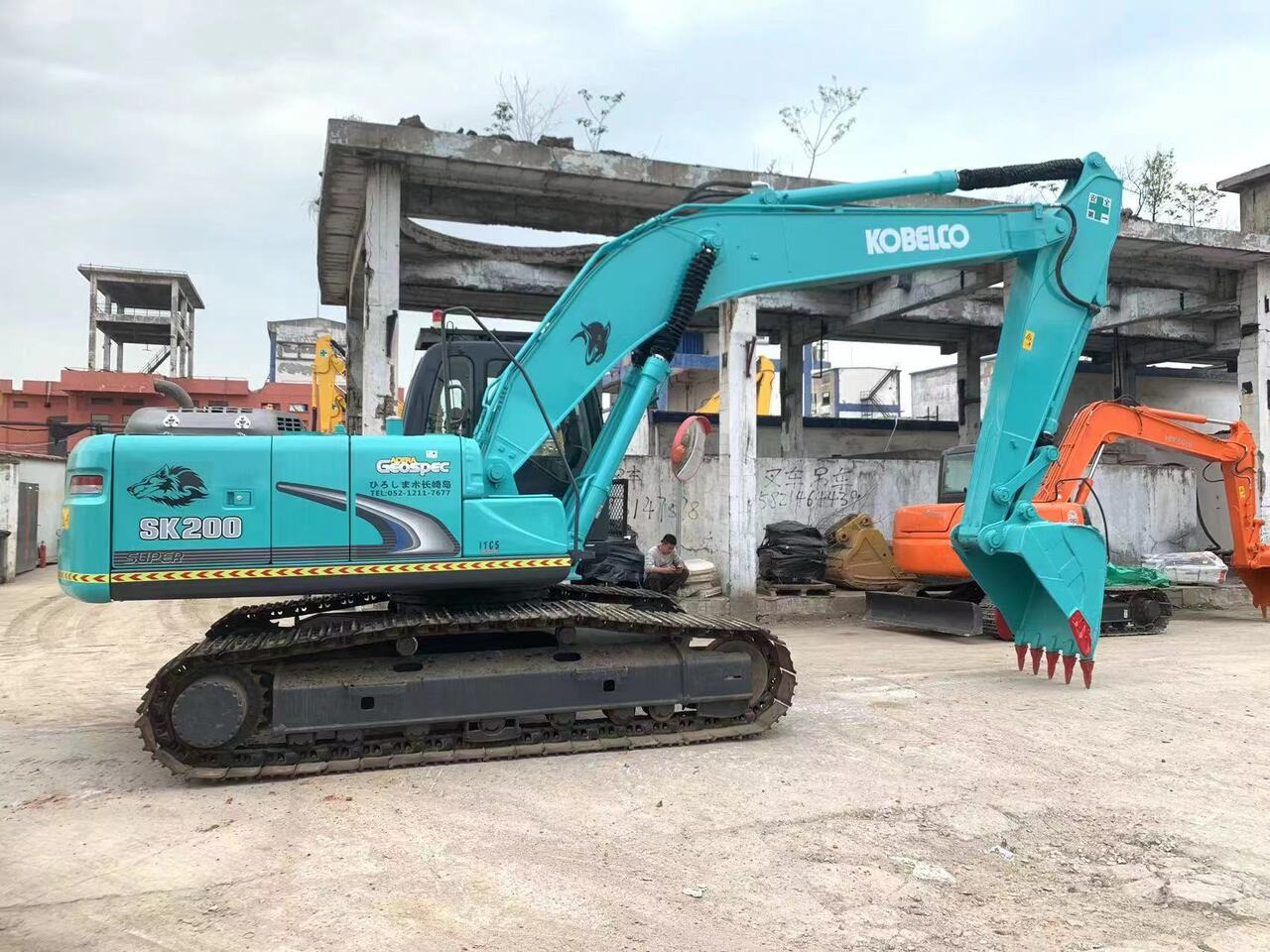 KOBELCO SK200-8-excavator - Excavadora de cadenas: foto 1 KOBELCO SK200-8-excavator - Excavadora de cadenas: foto 1