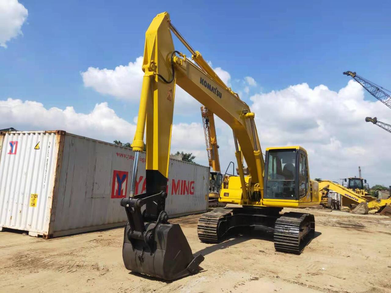 KOMATSU PC200-6 - Excavadora de cadenas: foto 2 KOMATSU PC200-6 - Excavadora de cadenas: foto 2