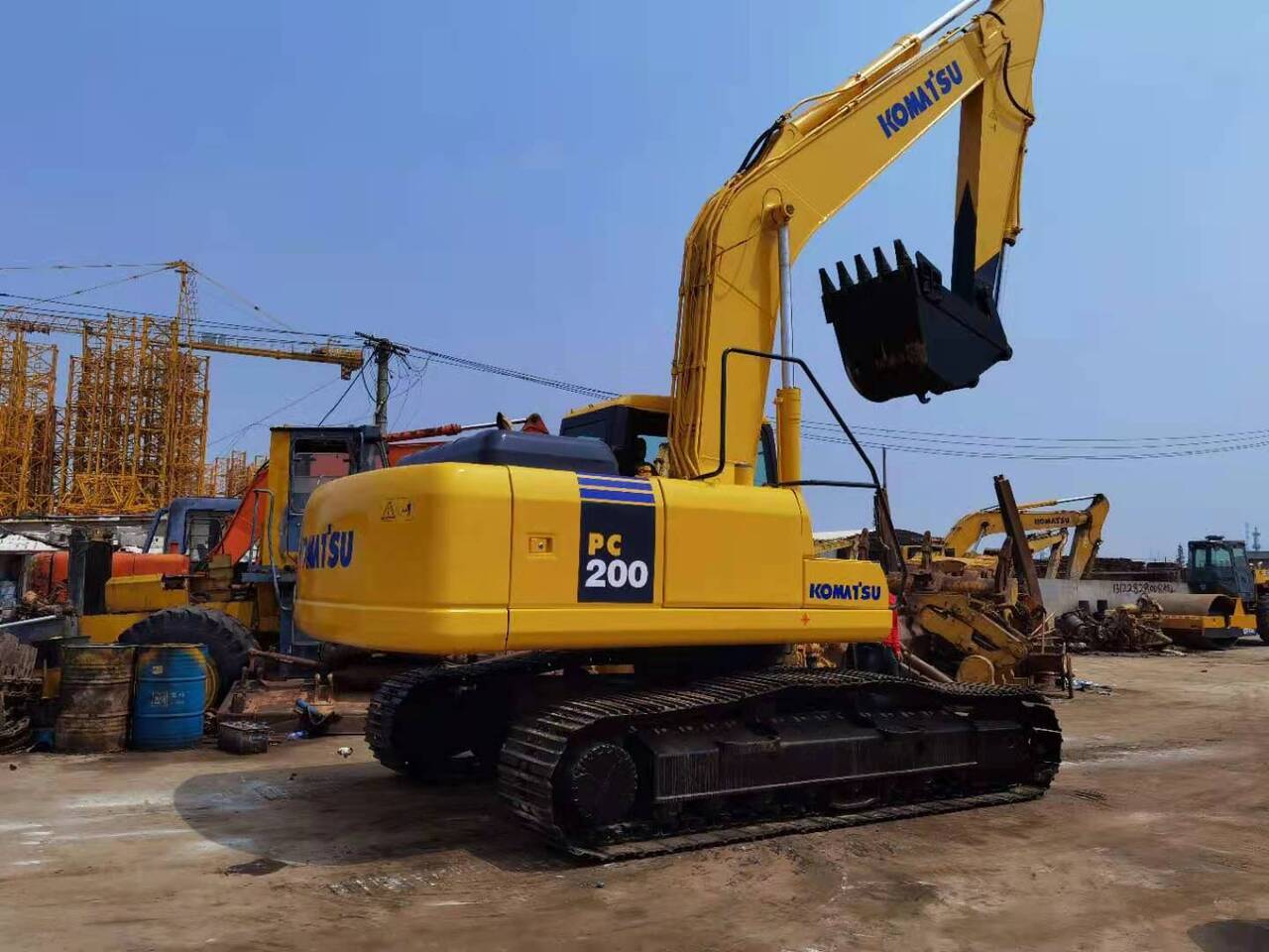 KOMATSU PC200 - Excavadora de cadenas: foto 1 KOMATSU PC200 - Excavadora de cadenas: foto 1