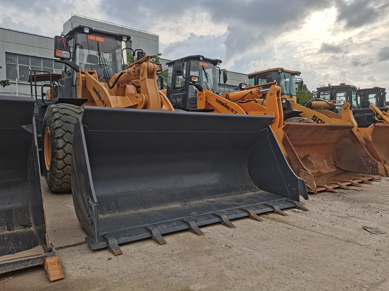 LONKING LG855N -wheel loader - Cargadora de ruedas: foto 2 LONKING LG855N -wheel loader - Cargadora de ruedas: foto 2