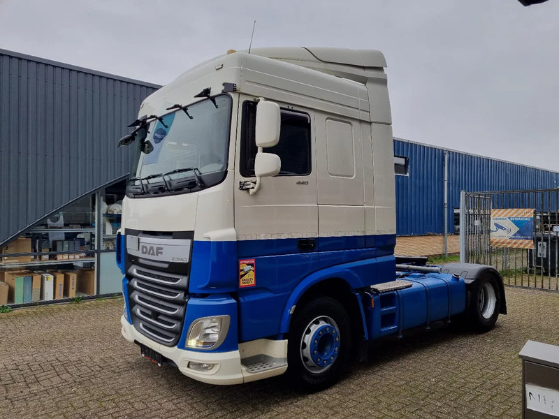 DAF XF 106.440 EURO 6/ Intarder/ Webasto/ ADR / Klima - Cabeza tractora: foto 4 DAF XF 106.440 EURO 6/ Intarder/ Webasto/ ADR / Klima - Cabeza tractora: foto 4