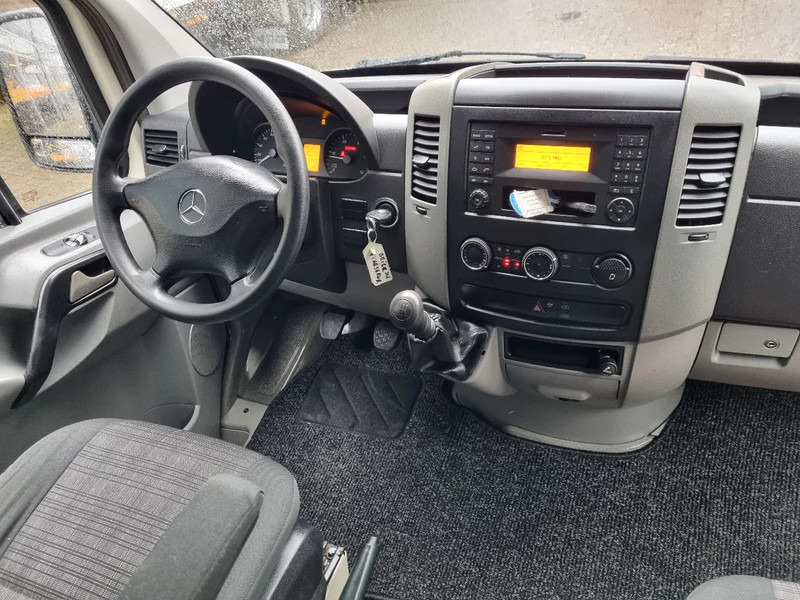 Foto del interior 1: Furgón Mercedes-Benz Sprinter 311 CDI L2H2 EURO 6 2.2 CDI RWD