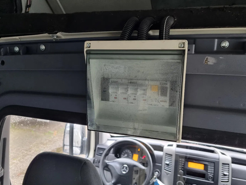Foto del interior 2: Furgón Mercedes-Benz Sprinter 311 CDI L2H2 EURO 6 2.2 CDI RWD