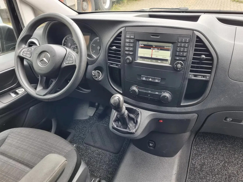Foto del interior 2: Furgoneta pequeña Mercedes-Benz Vito 114 CDI/ Airco/ Navi/ E6
