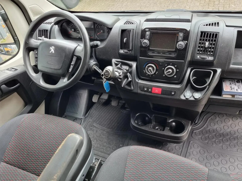 Foto del interior 1: Furgón Peugeot Boxer 435 2.0 HDI L3H2 Pro/ Airco/ Navi/ Imperiaal