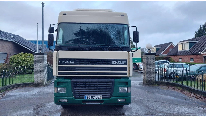 DAF XF 95.430 4x2 EURO 2 Manual Gearbox - Cabeza tractora: foto 5 DAF XF 95.430 4x2 EURO 2 Manual Gearbox - Cabeza tractora: foto 5