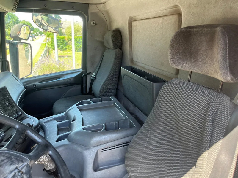 Cabeza tractora Scania P94-300 94 MANUAL GEARBOX AIRCO RETARDER 10-2004: foto 17