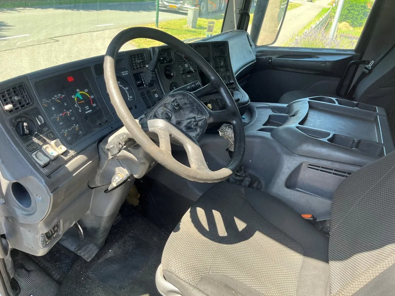 Cabeza tractora Scania P94-300 94 MANUAL GEARBOX AIRCO RETARDER 10-2004: foto 16