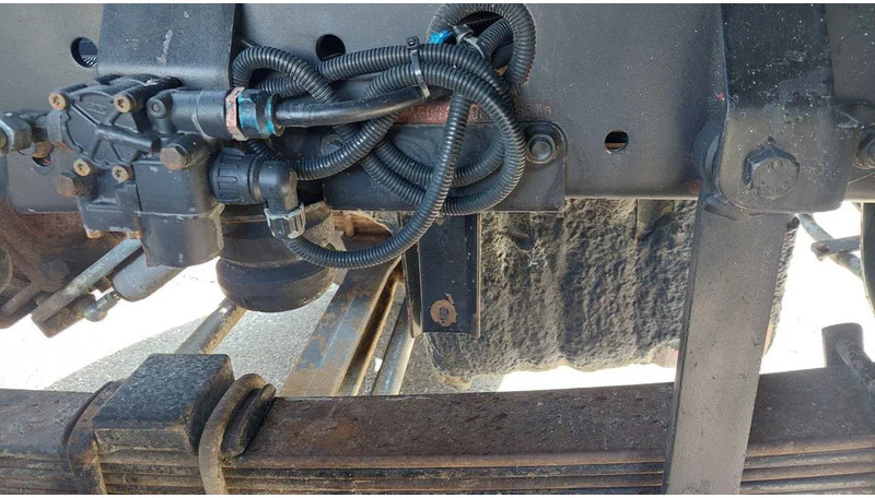 MAN 26.372 MANUAL ZF GEARBOX STEEL SUSPENSION 6X4 - Camión chasis: foto 4 MAN 26.372 MANUAL ZF GEARBOX STEEL SUSPENSION 6X4 - Camión chasis: foto 4