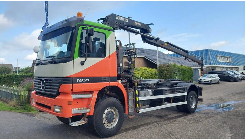 Mercedes-Benz Actros 1831 1931 4X4 Crane Container system - Camión grúa: foto 2 Mercedes-Benz Actros 1831 1931 4X4 Crane Container system - Camión grúa: foto 2