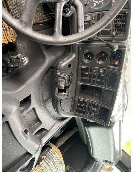 Camión lona Scania P94-220 MANUAL BOX MECHANIC FUEL PUMP: foto 10