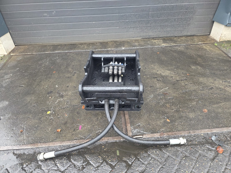 Kopplaat steelwrist oq80 oilquick 80 - Acoplamiento rápido para Maquinaria de construcción: foto 1 Kopplaat steelwrist oq80 oilquick 80 - Acoplamiento rápido para Maquinaria de construcción: foto 1