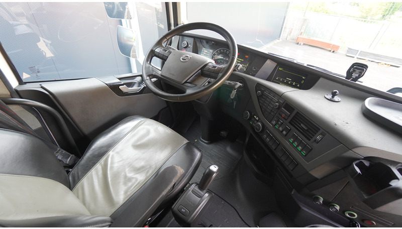 Volvo FH 460 GLOBETROTTER EURO 6 - Cabeza tractora: foto 5 Volvo FH 460 GLOBETROTTER EURO 6 - Cabeza tractora: foto 5