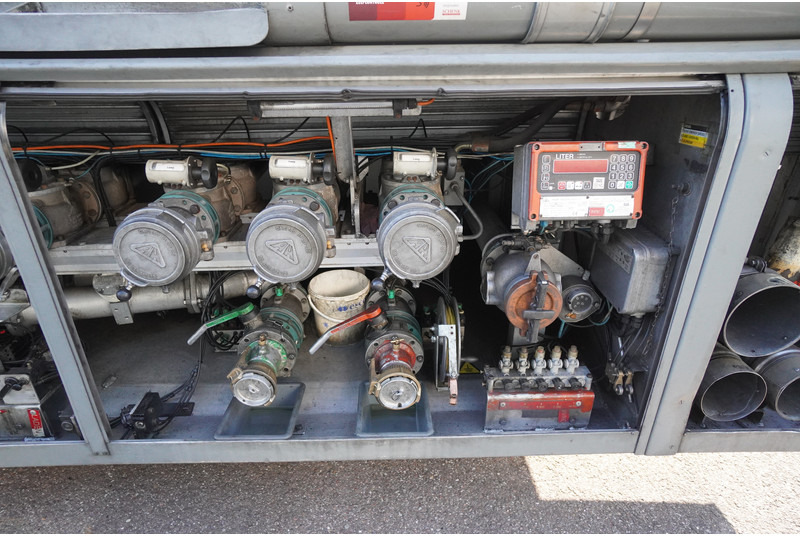 LAG 3 AXLE FUEL TANK 5 COMPARTMENTS 47.500LTR - Semirremolque cisterna: foto 4 LAG 3 AXLE FUEL TANK 5 COMPARTMENTS 47.500LTR - Semirremolque cisterna: foto 4