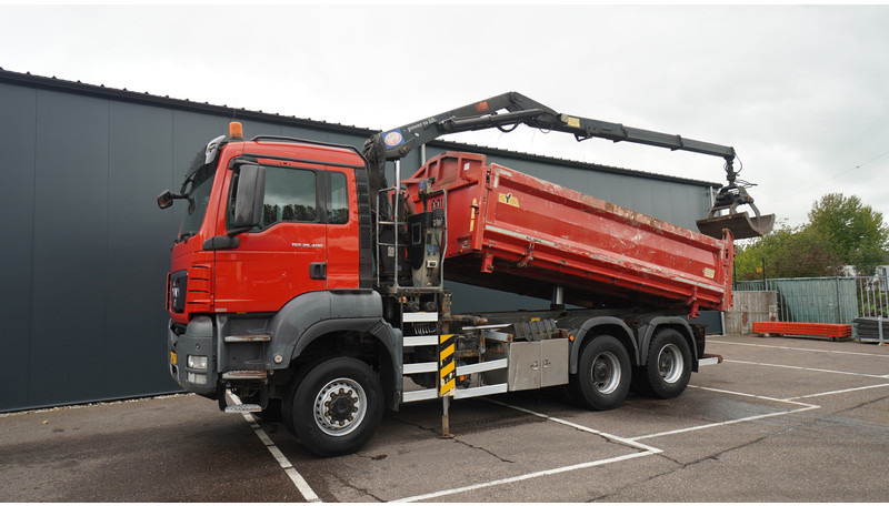 MAN TGS 28.400 6X6 2 SIDE TIPPER WITH HMF 1643 CRANE 376.400KM - Camión grúa: foto 3 MAN TGS 28.400 6X6 2 SIDE TIPPER WITH HMF 1643 CRANE 376.400KM - Camión grúa: foto 3