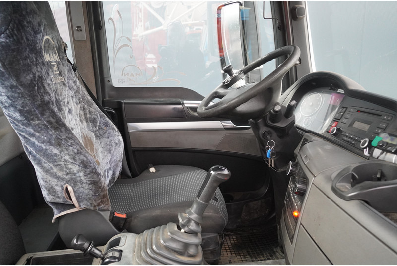 MAN TGS 35.400 8x4 HOOKARM SYSTEM MANUAL GEARBOX - Camión multibasculante: foto 5 MAN TGS 35.400 8x4 HOOKARM SYSTEM MANUAL GEARBOX - Camión multibasculante: foto 5