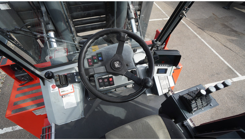 Kalmar DCE150-12 15T FORKLIFT - Maquinaria de construcción: foto 5 Kalmar DCE150-12 15T FORKLIFT - Maquinaria de construcción: foto 5