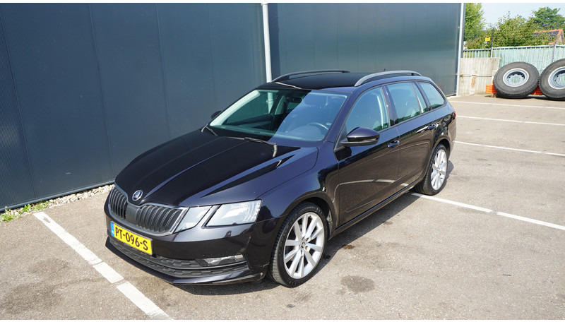 Škoda Octavia COMBI 1.6TDI DSG 85KW GREENTECH AMBITION BUSINESS - Minibús, Furgoneta de pasajeros: foto 3 Škoda Octavia COMBI 1.6TDI DSG 85KW GREENTECH AMBITION BUSINESS - Minibús, Furgoneta de pasajeros: foto 3
