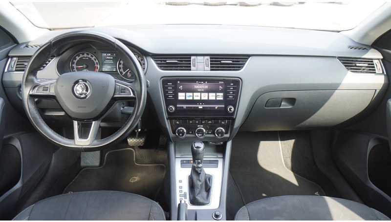 Škoda Octavia COMBI 1.6TDI DSG 85KW GREENTECH AMBITION BUSINESS - Minibús, Furgoneta de pasajeros: foto 5 Škoda Octavia COMBI 1.6TDI DSG 85KW GREENTECH AMBITION BUSINESS - Minibús, Furgoneta de pasajeros: foto 5