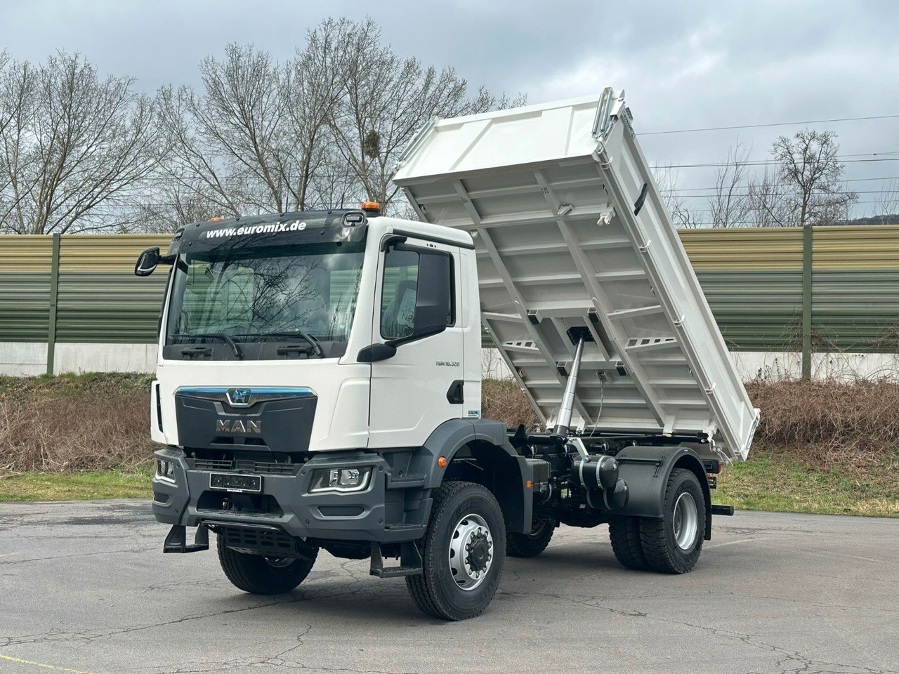 Camión volquete MAN TGM 18.320  4X4  Euro 6e Euromix 3-Seiten-Kipper: foto 10