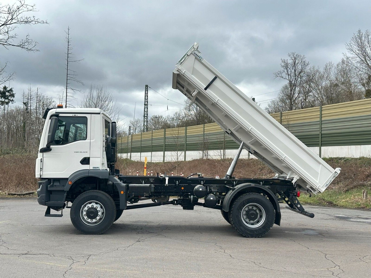 Camión volquete MAN TGM 18.320  4X4  Euro 6e Euromix 3-Seiten-Kipper: foto 12