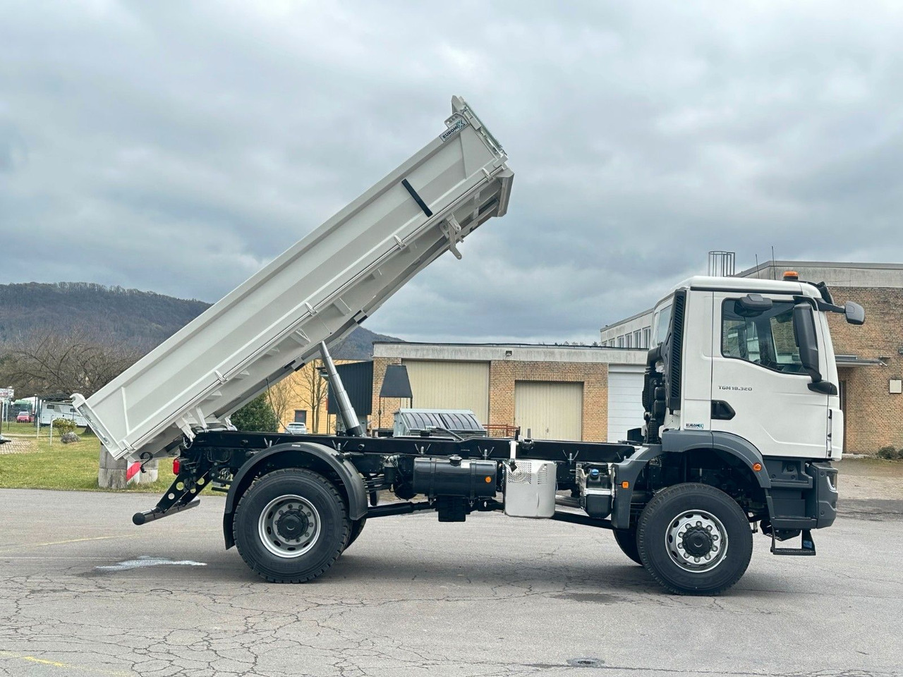 Camión volquete MAN TGM 18.320  4X4  Euro 6e Euromix 3-Seiten-Kipper: foto 15