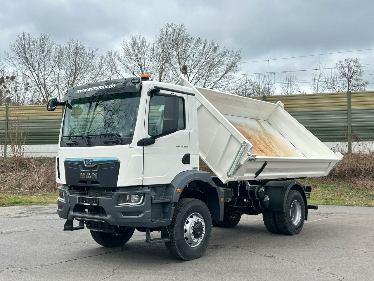 Camión volquete MAN TGM 18.320  4X4  Euro 6e Euromix 3-Seiten-Kipper: foto 19