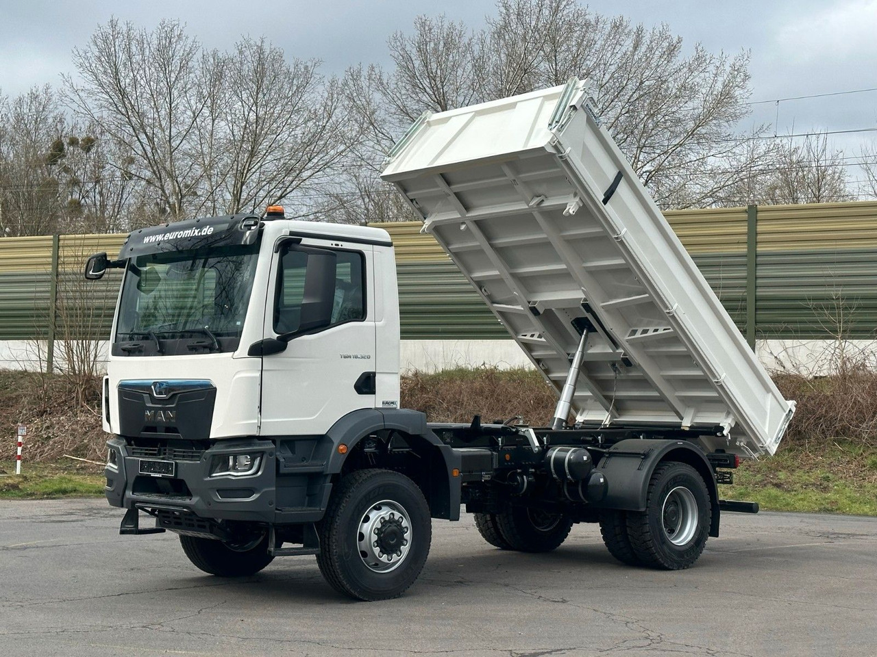 Camión volquete MAN TGM 18.320  4X4  Euro 6e Euromix 3-Seiten-Kipper: foto 11
