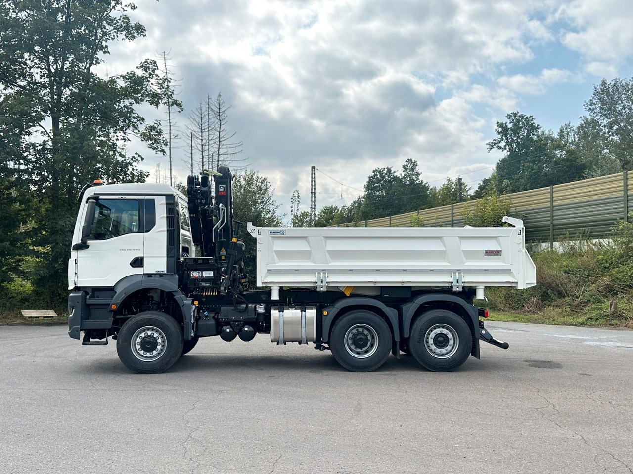 MAN TGS 28.440 6x4-4/3-Seiten- Kipper / Hiab 138-3 - Camión volquete, Camión grúa: foto 3 MAN TGS 28.440 6x4-4/3-Seiten- Kipper / Hiab 138-3 - Camión volquete, Camión grúa: foto 3