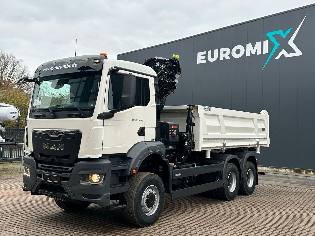 MAN TGS 33.440 6x6 /3-Seiten- Kipper / Kran HIAB 302 - Camión volquete, Camión grúa: foto 1 MAN TGS 33.440 6x6 /3-Seiten- Kipper / Kran HIAB 302 - Camión volquete, Camión grúa: foto 1