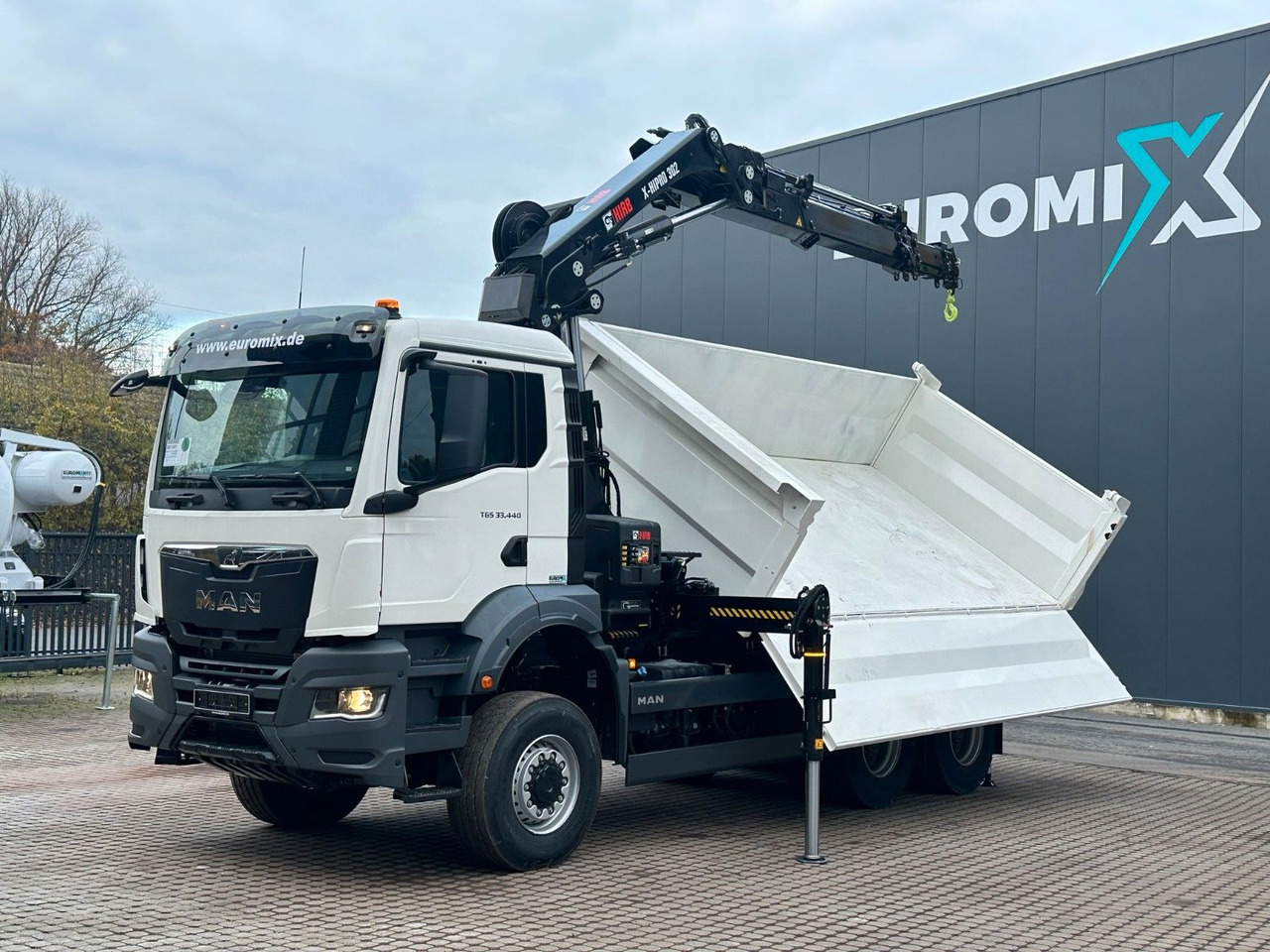 MAN TGS 33.440 6x6 /3-Seiten- Kipper / Kran HIAB 302 MAN TGS 33.440 6x6 /3-Seiten- Kipper / Kran HIAB 302 - Camión volquete, Camión grúa: foto 1 MAN TGS 33.440 6x6 /3-Seiten- Kipper / Kran HIAB 302 MAN TGS 33.440 6x6 /3-Seiten- Kipper / Kran HIAB 302 - Camión volquete, Camión grúa: foto 1
