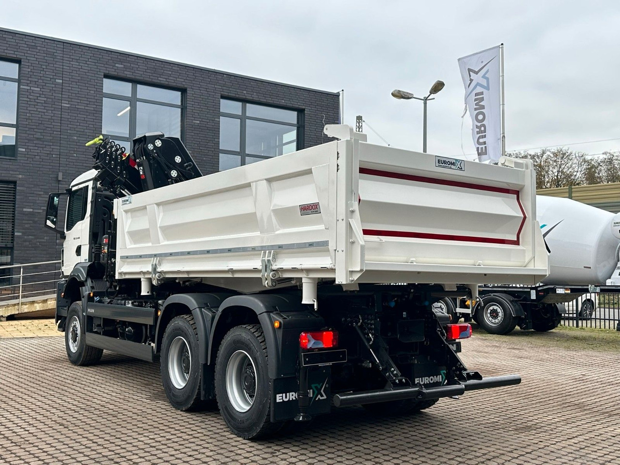 MAN TGS 33.440 6x6 /3-Seiten- Kipper / Kran HIAB 302 MAN TGS 33.440 6x6 /3-Seiten- Kipper / Kran HIAB 302 - Camión volquete, Camión grúa: foto 4 MAN TGS 33.440 6x6 /3-Seiten- Kipper / Kran HIAB 302 MAN TGS 33.440 6x6 /3-Seiten- Kipper / Kran HIAB 302 - Camión volquete, Camión grúa: foto 4