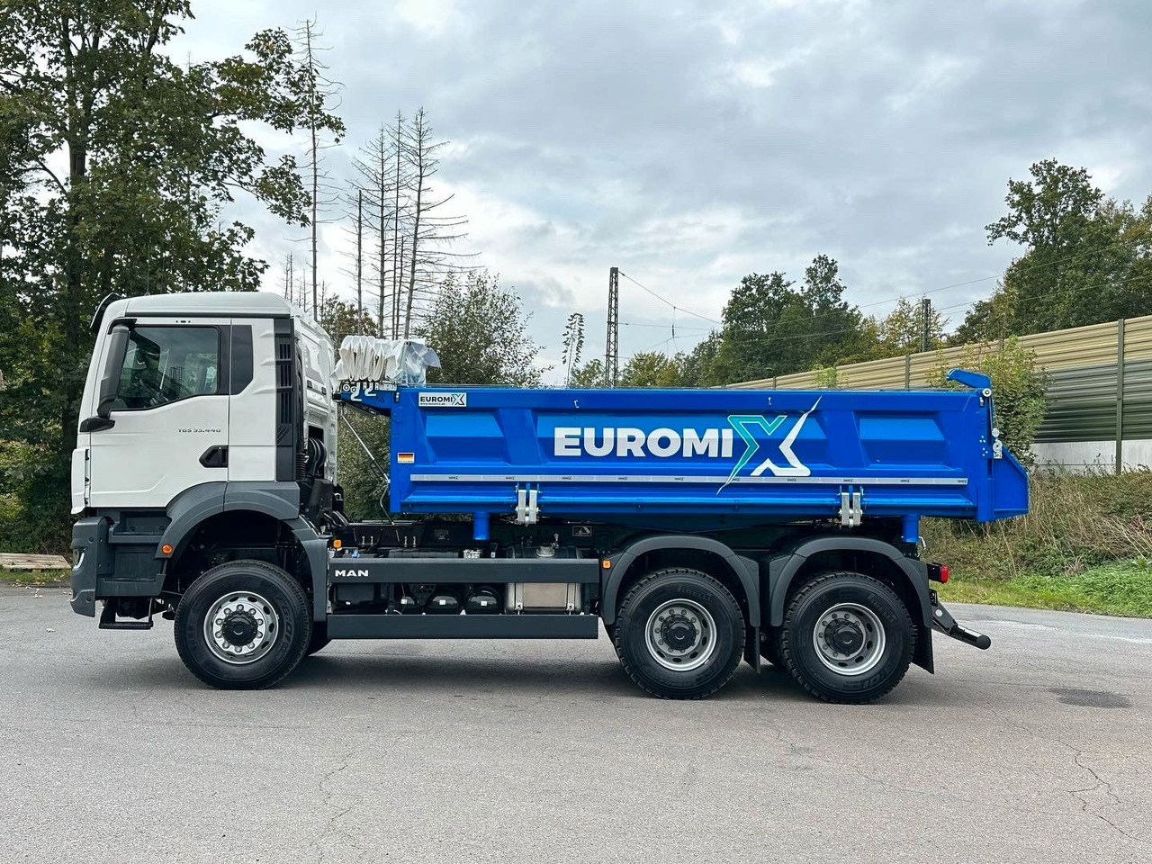 MAN TGS 33.440 6x6 /Euro6 3-Seiten-Kipper EuromixMTP - Camión volquete: foto 3 MAN TGS 33.440 6x6 /Euro6 3-Seiten-Kipper EuromixMTP - Camión volquete: foto 3