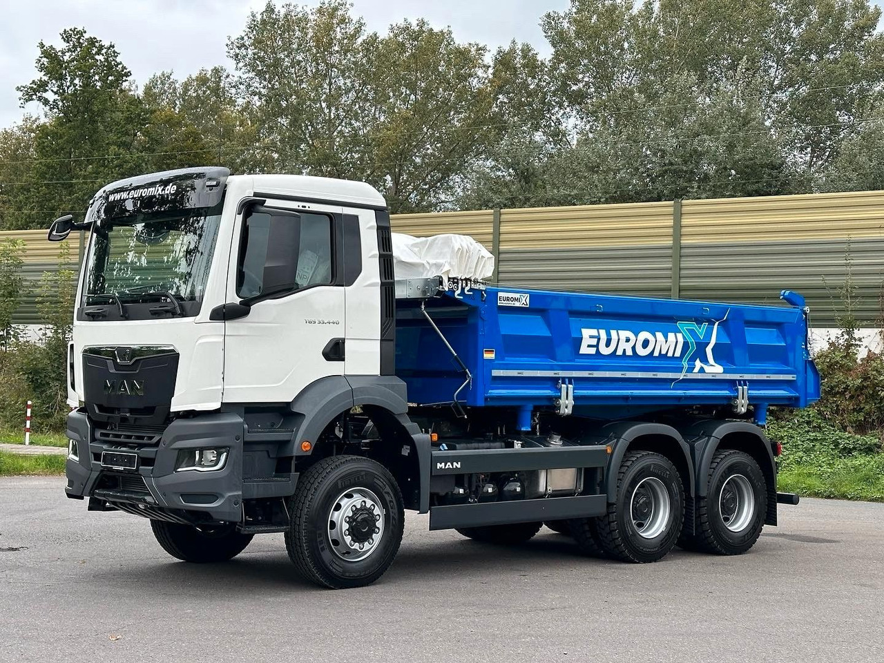 MAN TGS 33.440 6x6 /Euro6 3-Seiten-Kipper EuromixMTP - Camión volquete: foto 2 MAN TGS 33.440 6x6 /Euro6 3-Seiten-Kipper EuromixMTP - Camión volquete: foto 2