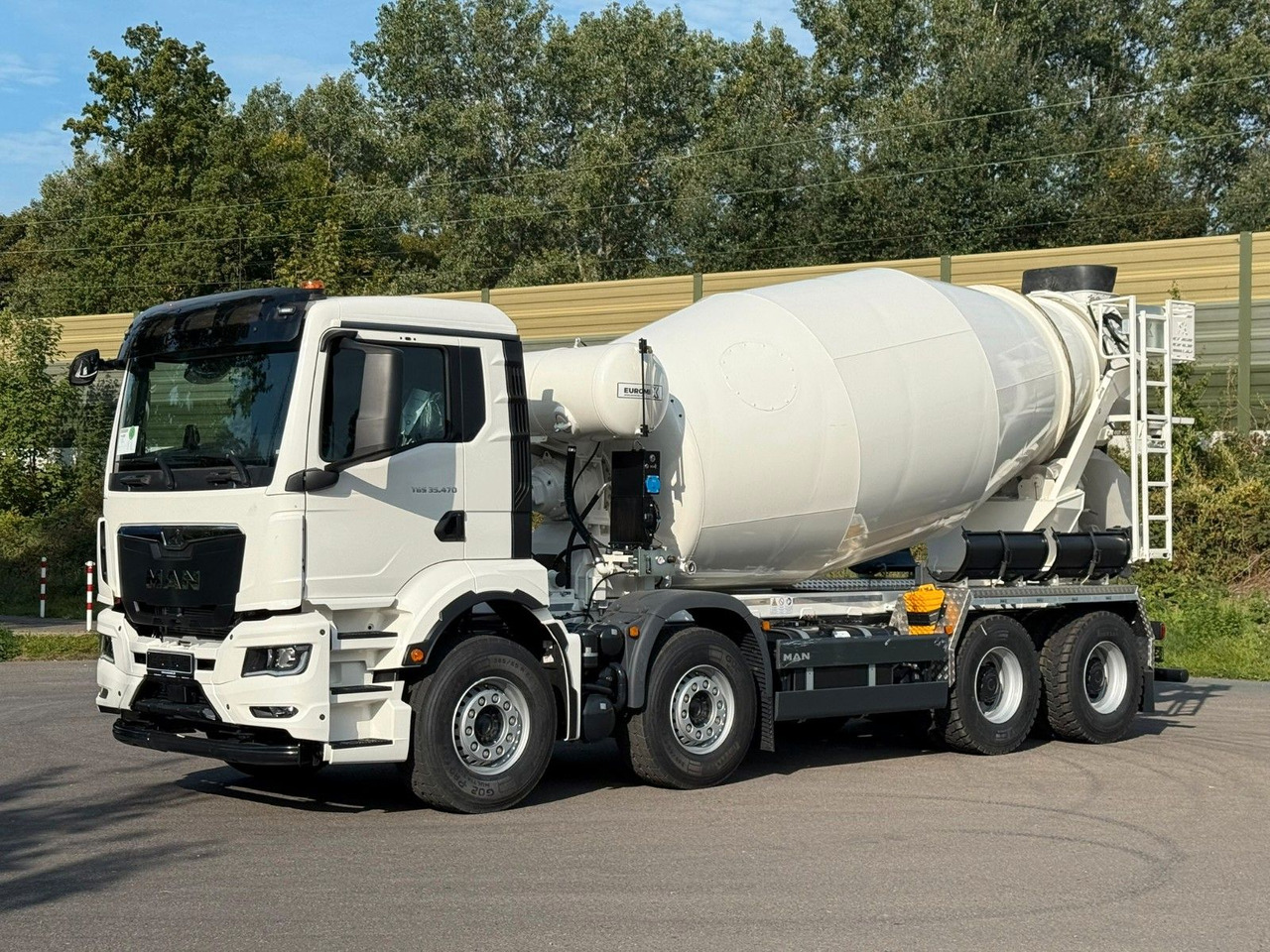 MAN TGS 35.470 BB 8X4 EuromixMTP EM 10 L - Camión hormigonera: foto 2 MAN TGS 35.470 BB 8X4 EuromixMTP EM 10 L - Camión hormigonera: foto 2