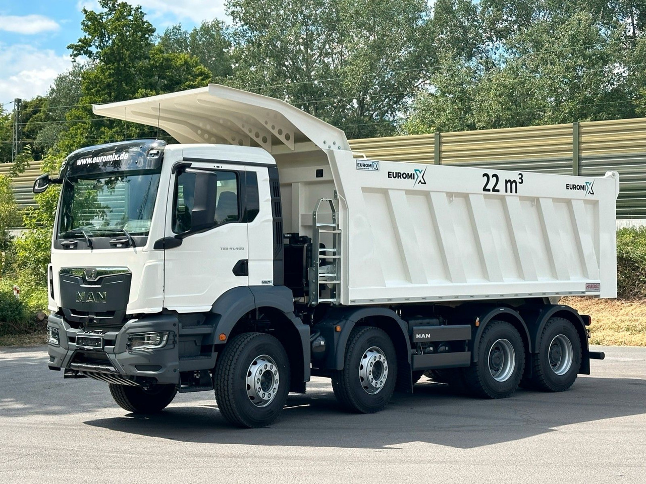 MAN TGS 41.440 8x4 EuromixMTP 22m³ Eckige Mulde - Camión volquete: foto 3 MAN TGS 41.440 8x4 EuromixMTP 22m³ Eckige Mulde - Camión volquete: foto 3