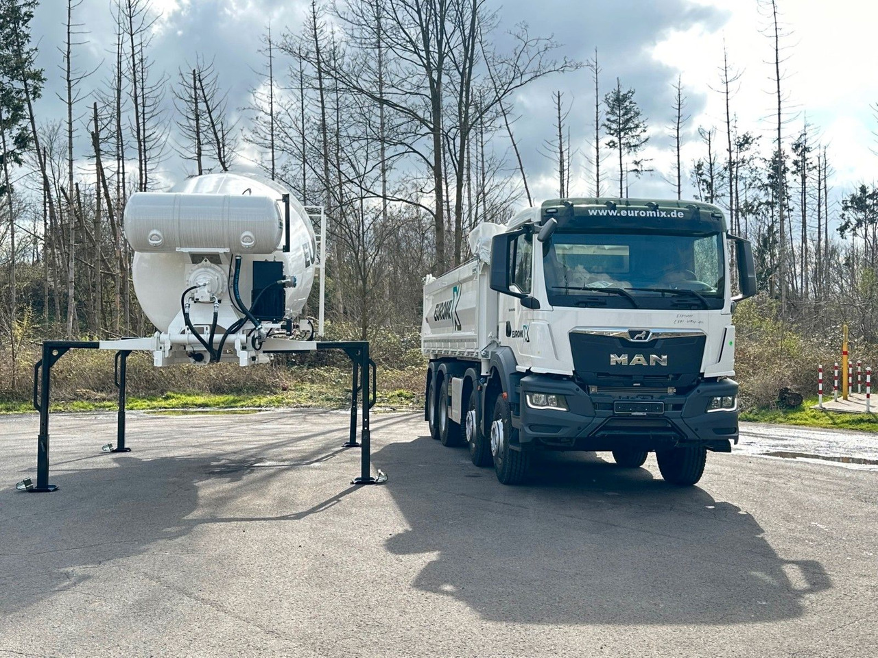 MAN TGS 41.440 8x4 WECHSELSYSTEM KIPPER+MISCHER - Camión volquete: foto 3 MAN TGS 41.440 8x4 WECHSELSYSTEM KIPPER+MISCHER - Camión volquete: foto 3