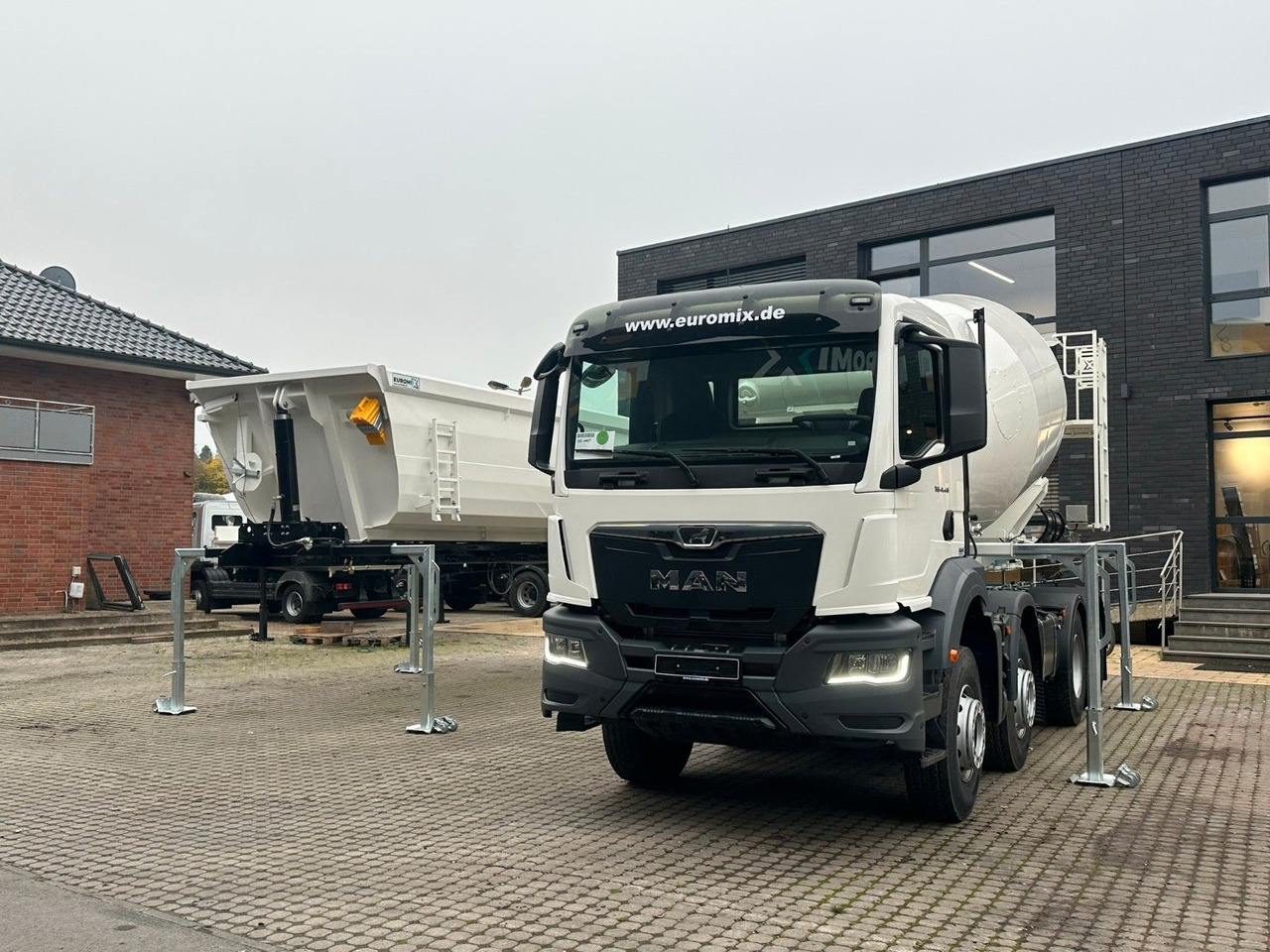 MAN TGS 41.480 8x4 WECHSELSYSTEM KIPPER+MISCHER - Camión hormigonera, Carrocería basculante: foto 2 MAN TGS 41.480 8x4 WECHSELSYSTEM KIPPER+MISCHER - Camión hormigonera, Carrocería basculante: foto 2