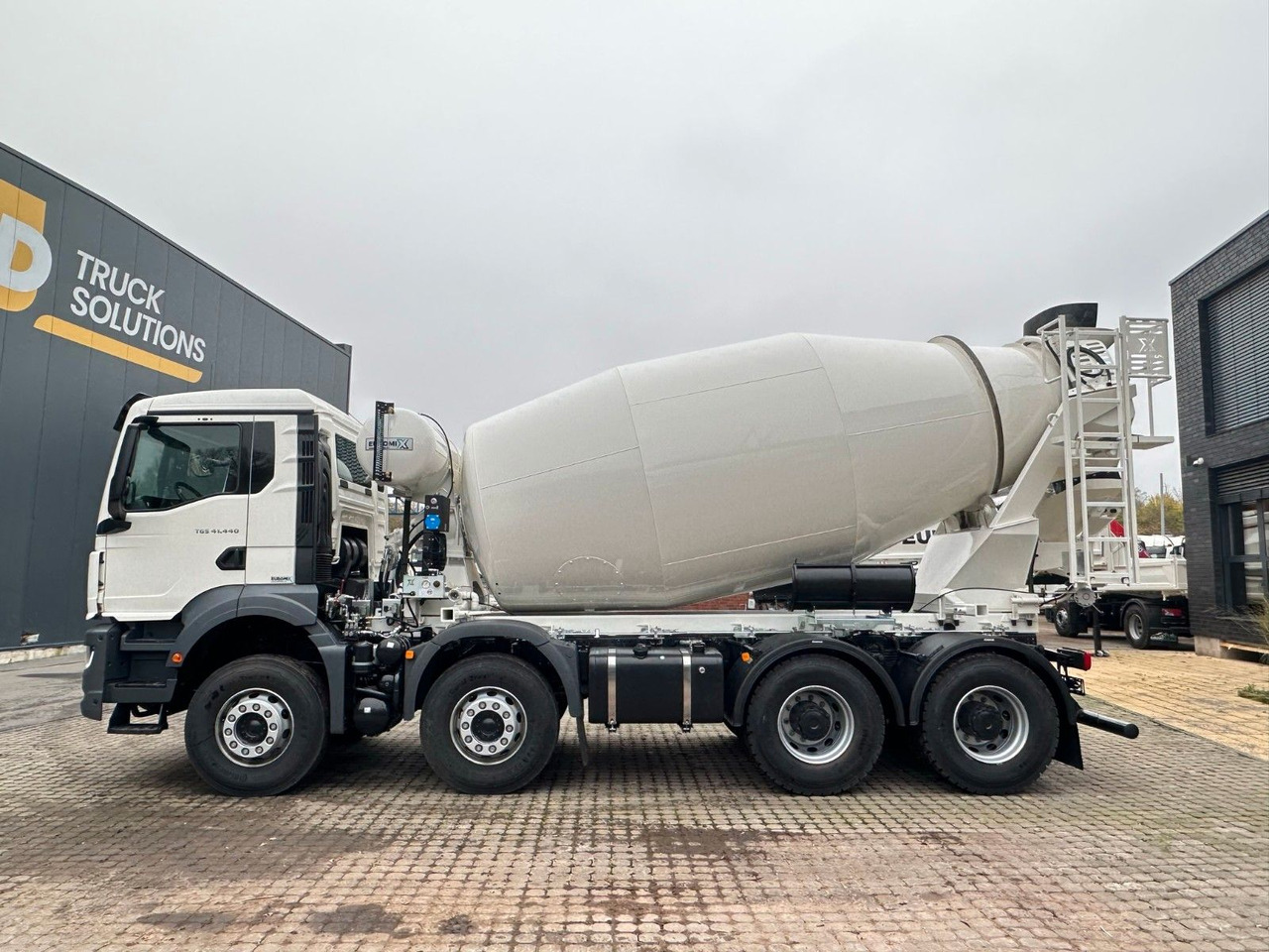 MAN TGS 41.480 8x4 WECHSELSYSTEM KIPPER+MISCHER - Camión volquete: foto 2 MAN TGS 41.480 8x4 WECHSELSYSTEM KIPPER+MISCHER - Camión volquete: foto 2