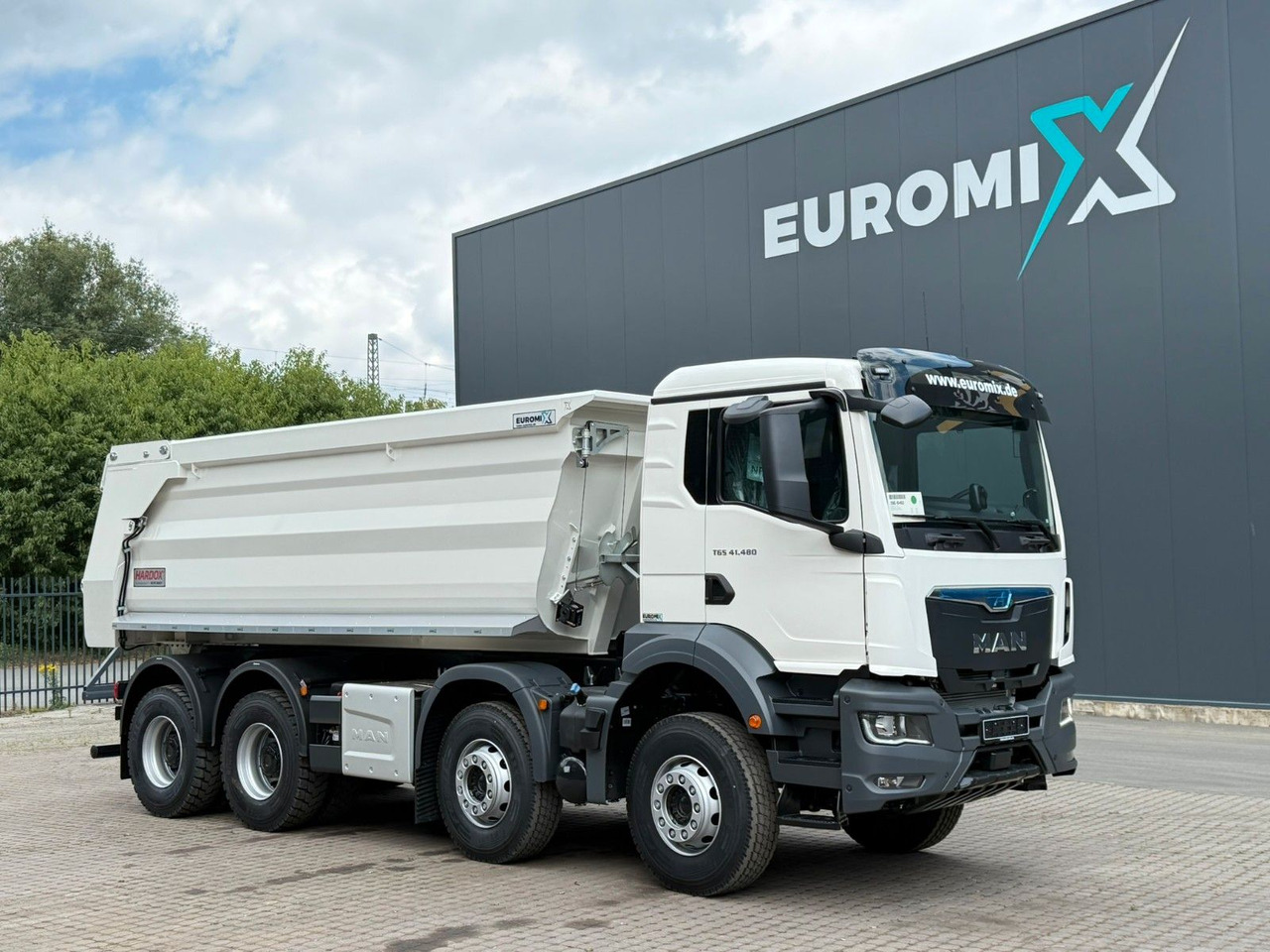 MAN TGS 41.480 BB 8X4 Euromix Mulden Kipper HARDOX - Camión volquete: foto 2 MAN TGS 41.480 BB 8X4 Euromix Mulden Kipper HARDOX - Camión volquete: foto 2